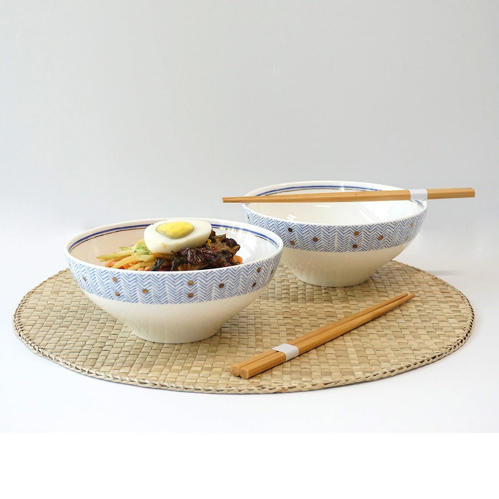 Moire Fine Bone China noodle bowl in use